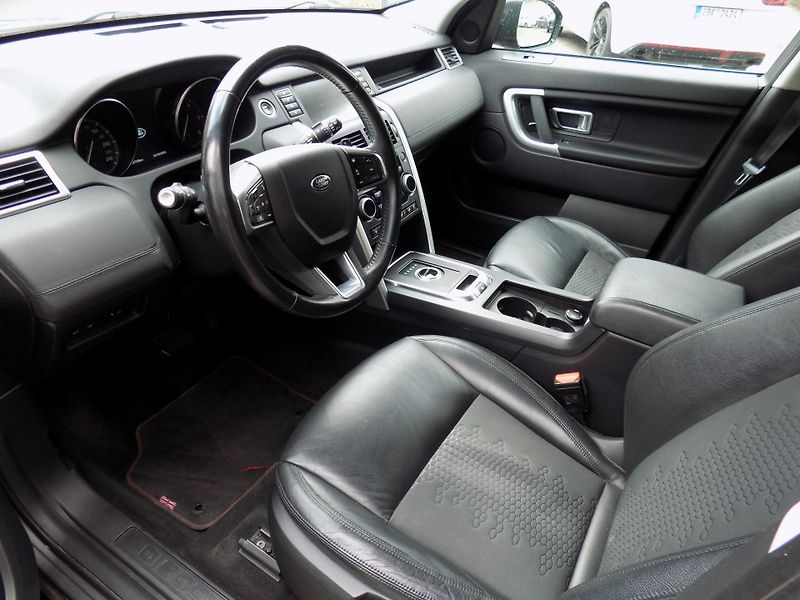 Land Rover Discovery Sport (2018) 2.0 TD4 - fotka 9 z 13