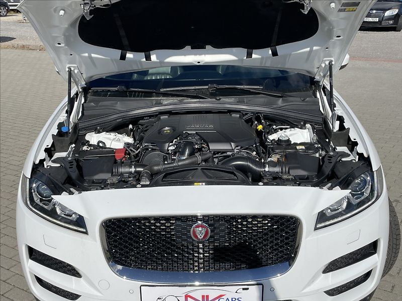 Jaguar F-Pace 3,0 d 221kw AWD Aut. DPH - fotka 28 z 37