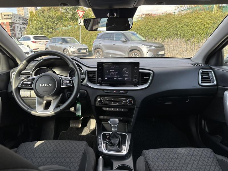 Kia Ceed 1,5 TGDi 118kW AT Spin ZÁRUKA - fotka 9 z 39