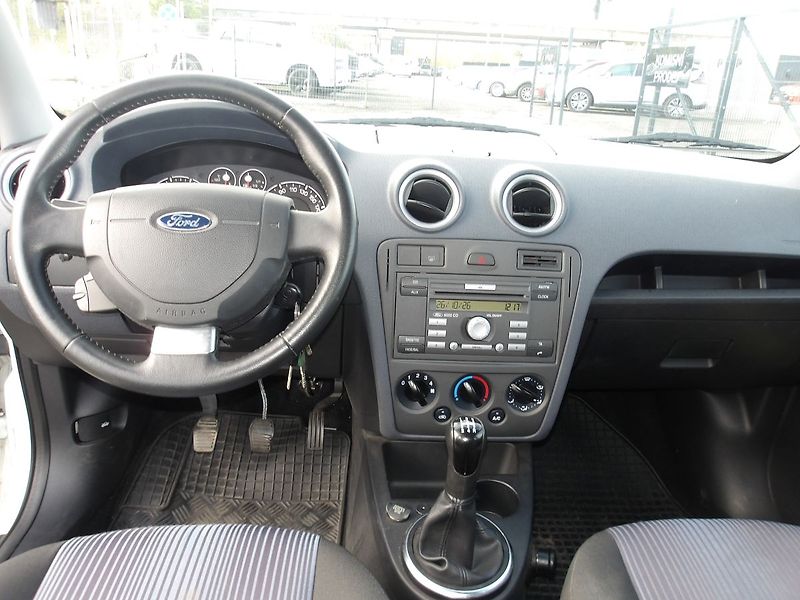 Ford Fusion 1,4i 55kW Naj. 75000km - fotka 12 z 24