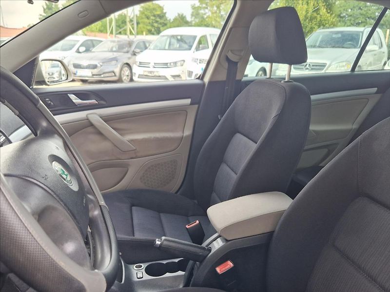 Škoda Octavia 2,0 TDi 103kW AC NOVÝ OLEJ - fotka 17 z 31