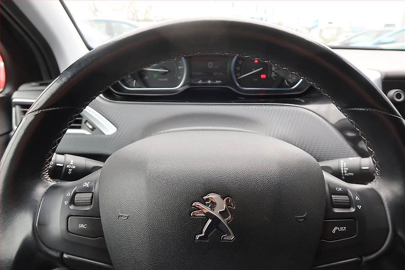 Peugeot 2008 (2018) 1.2 PureTech, Serv.kniha, Kůže - fotka 16 z 17