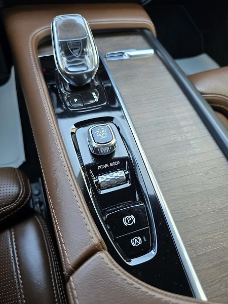Volvo V90 221kW B6 4x4 R-DESIGN -DPH - fotka 34 z 45