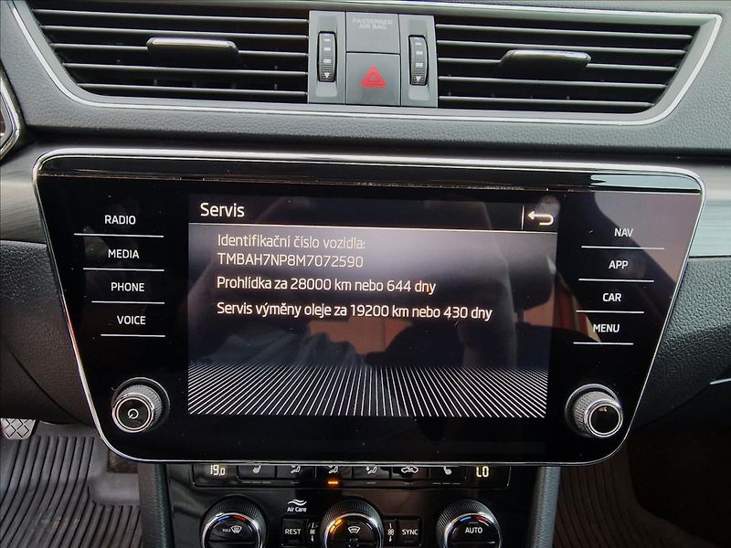 Škoda Superb 2.0TDI 110kW,původ ČR,1.Maj - fotka 32 z 50