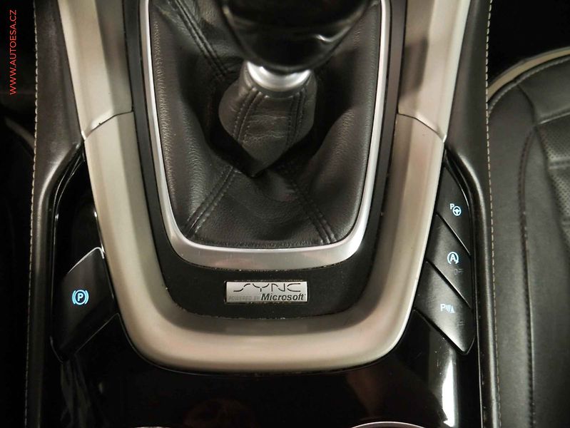 Ford Mondeo (2016) 2.0 TDCi, LED, navi, kůže - fotka 17 z 22