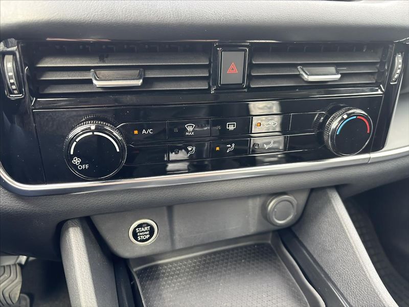 Nissan Qashqai 1,3 DIG-T Visia PLNÝ SERVIS - fotka 20 z 39