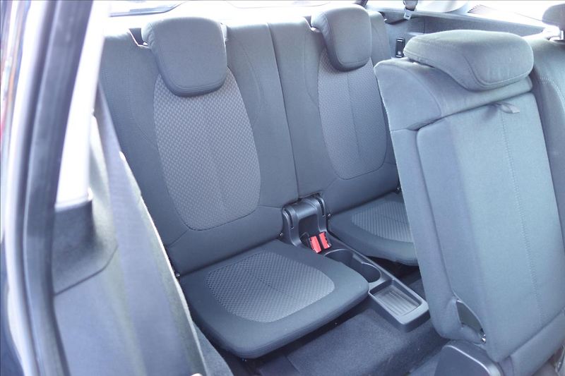 BMW Řada 2 218i,1 MAJ.,SERV.KN.,7MÍST. - fotka 14 z 43