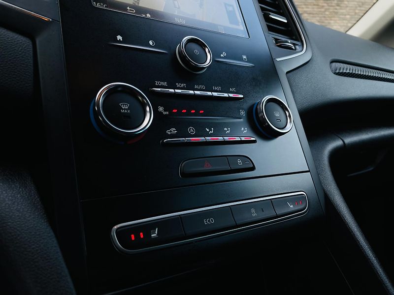 Renault Mégane 1.5dCI MANUÁL TAŽNÉ SERVISKA - fotka 36 z 44