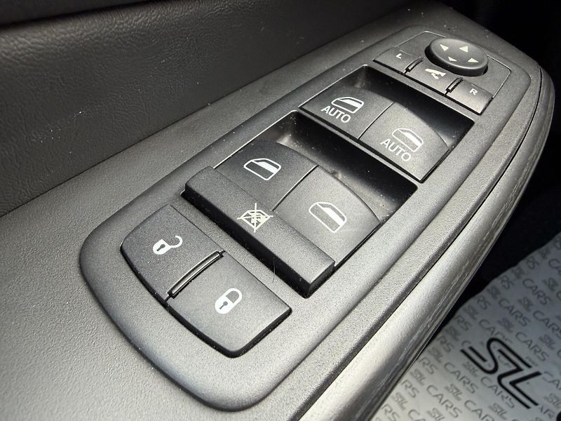 Jeep Cherokee 2.0 M-JET 4X4 LIMITED NAV KŮŽE - fotka 15 z 43