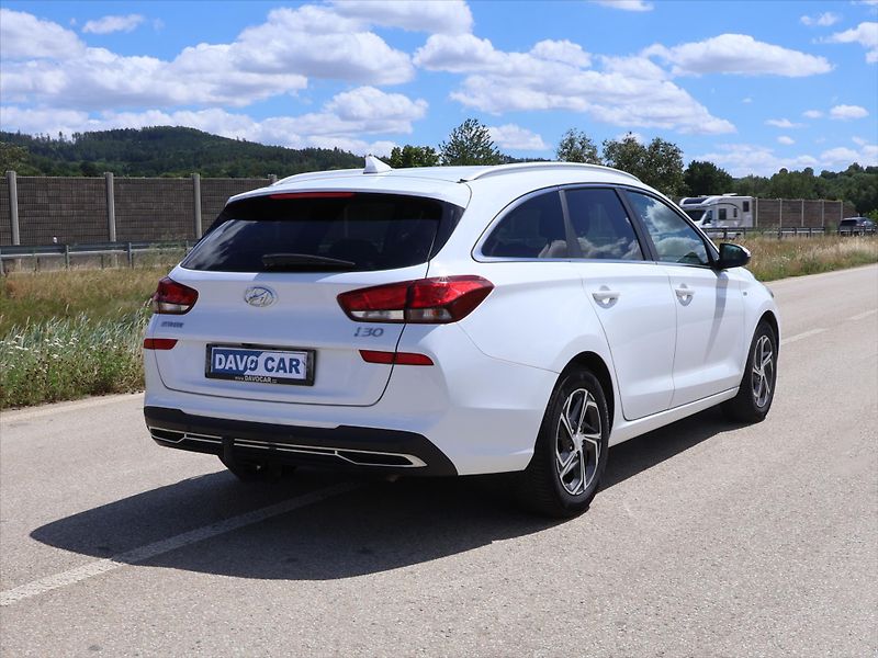 Hyundai i30 1,5 T-GDI 117kW Family Smart - fotka 7 z 33