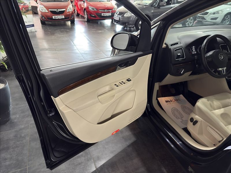 Volkswagen Sharan 2,0   TDI HIGH PANO WEBASTO TZ - fotka 6 z 40