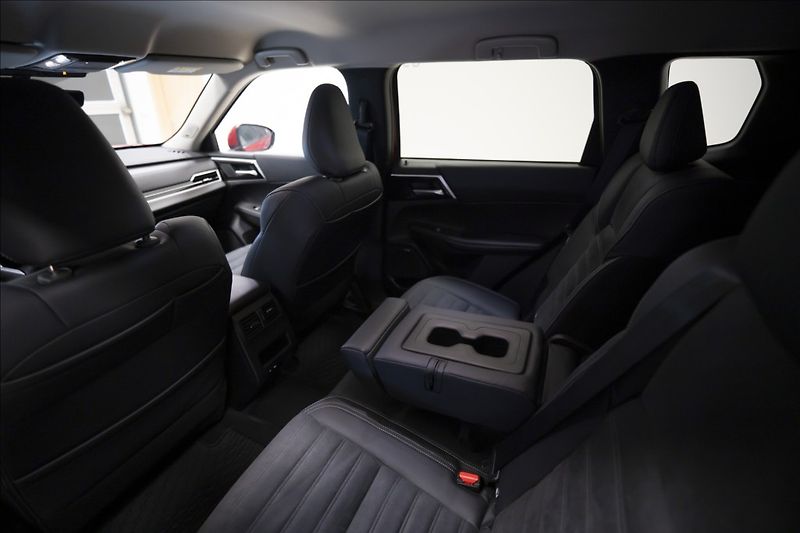 Mitsubishi Outlander 2,4 PHEV INVITE 1728 KM 2x ALU - fotka 18 z 44