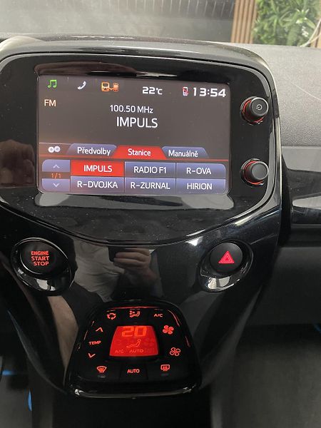 Toyota Aygo 1.0 i AUTOMAT REZERVACE  - fotka 25 z 27
