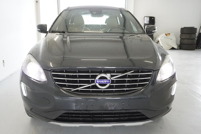 Volvo XC60 2,0 D4 AUTOMAT - fotka 2 z 32
