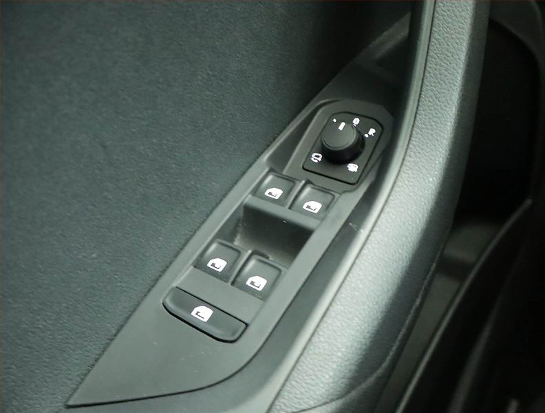 Škoda Karoq (2024) Sportline 1.5 TSI - fotka 16 z 22