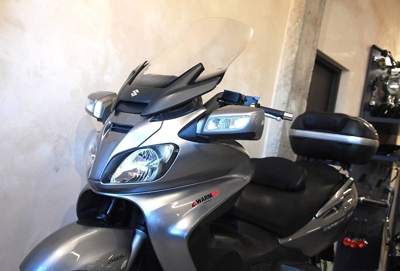 Suzuki Burgman 650 Executive (2007) - fotka 17 z 21