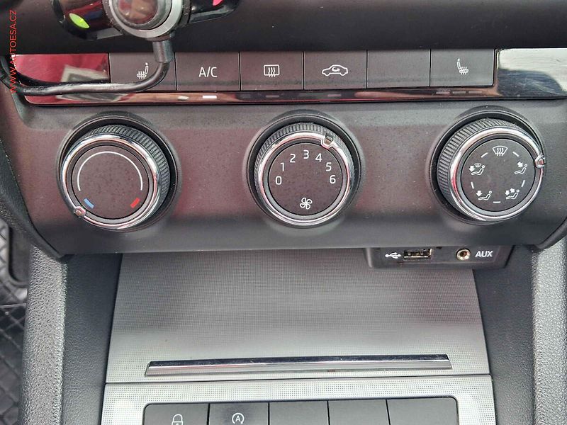 Škoda Octavia (2015) 2.0 TDi, ČR, AC, výhřev sed - fotka 14 z 19