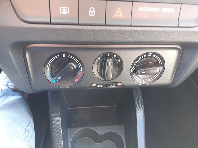 Škoda Fabia (2016) 1.2 TSI 81 Kw  AMBIENTE - fotka 13 z 47