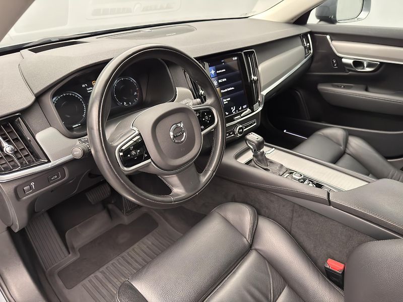 Volvo V90 CC D4 AWD MOMENTUM PRO  - fotka 25 z 47