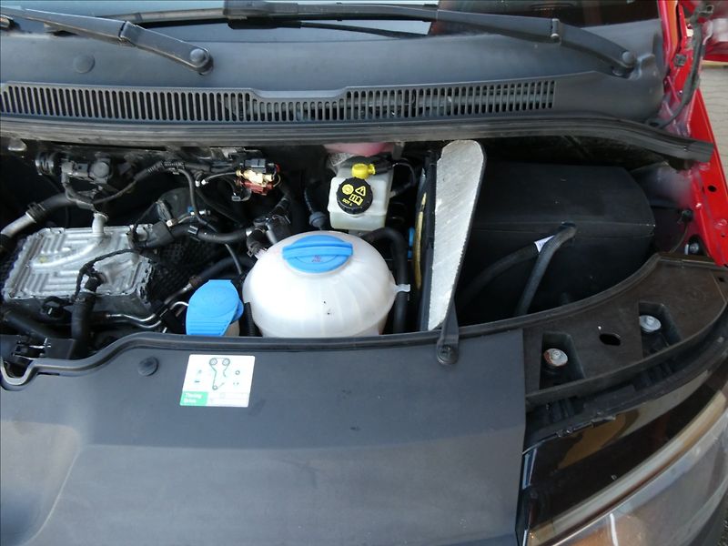 Volkswagen Transporter 2,0 TDi 75kW 9.míst, serviska - fotka 33 z 43