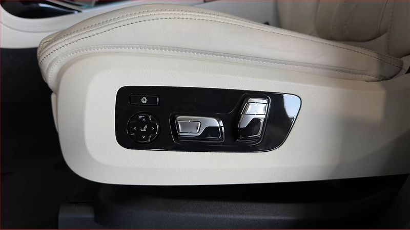 BMW X7 (2023) xDrive40i - fotka 14 z 24