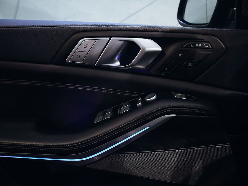 BMW X7 xDrive40i - fotka 24 z 32