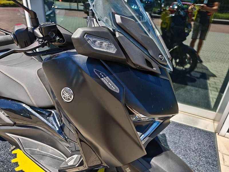 Yamaha X-Max 125 (2023) TECH MAX - fotka 9 z 20