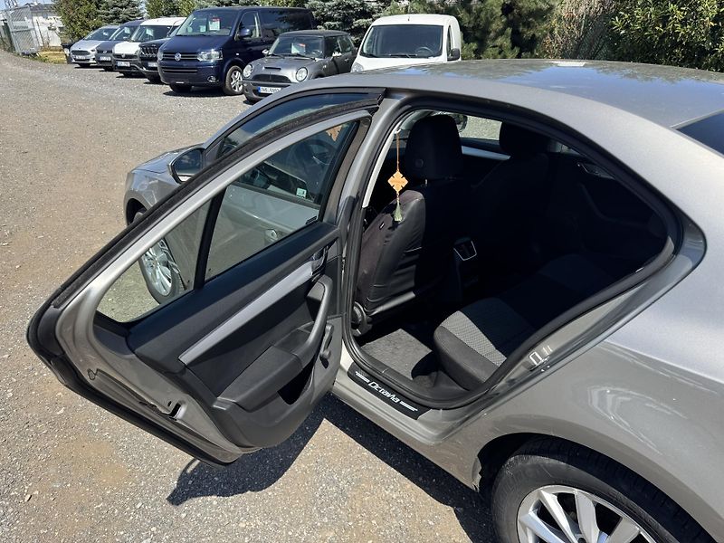 Škoda Octavia 1.6TDi,klima,nové v ČR - fotka 10 z 37
