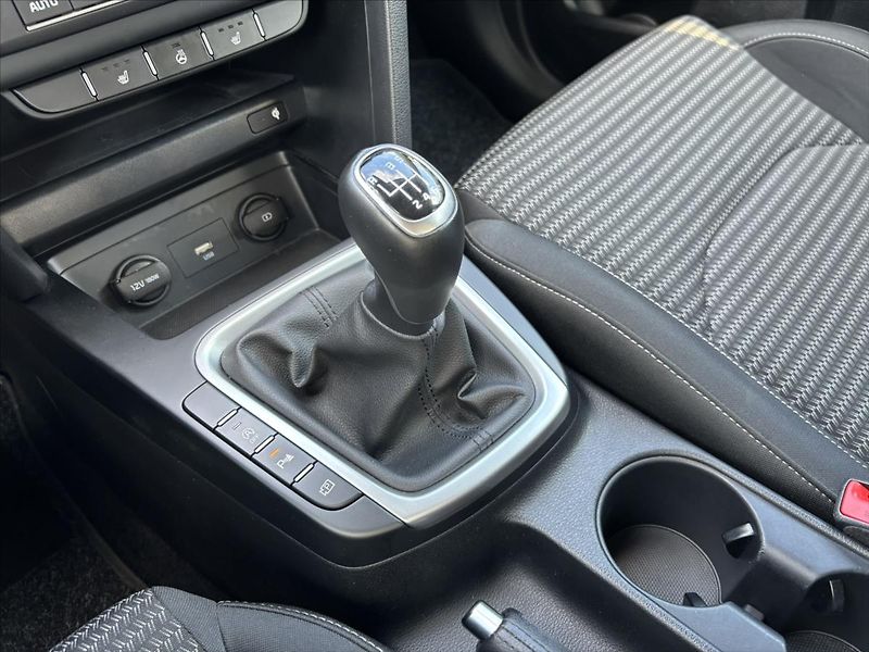 Kia Ceed 1,5 TGDi TOP ZÁRUKA CARPLAY - fotka 29 z 39