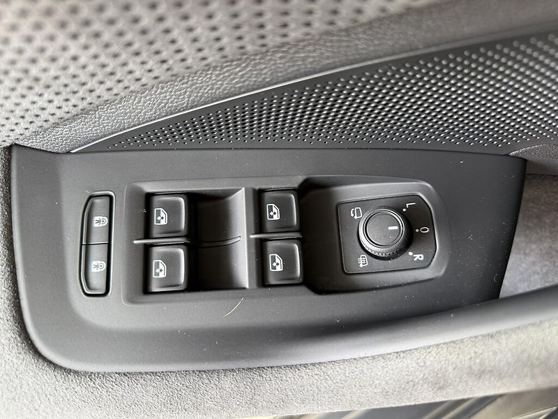 Škoda Superb DSG 4M 2,0TDi 142kW SportLine - fotka 22 z 25