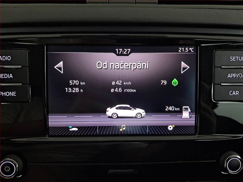Škoda Octavia (2018) 1.6 TDI, Tempomat - fotka 13 z 17