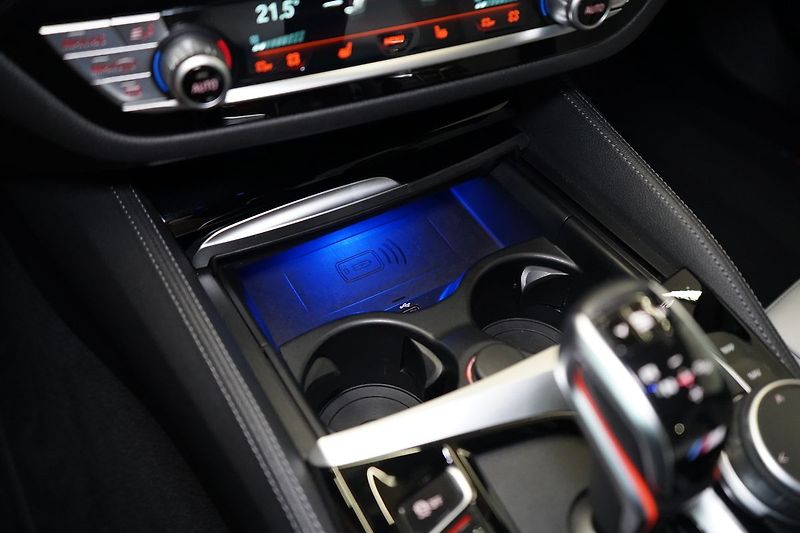 BMW M5 Masáž, Ventilace, H/K, Head-up - fotka 37 z 46