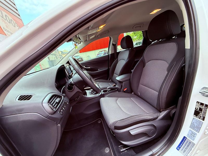 Hyundai i30 1.5i DPi Comfort, ČR, 1.Maj - fotka 14 z 23