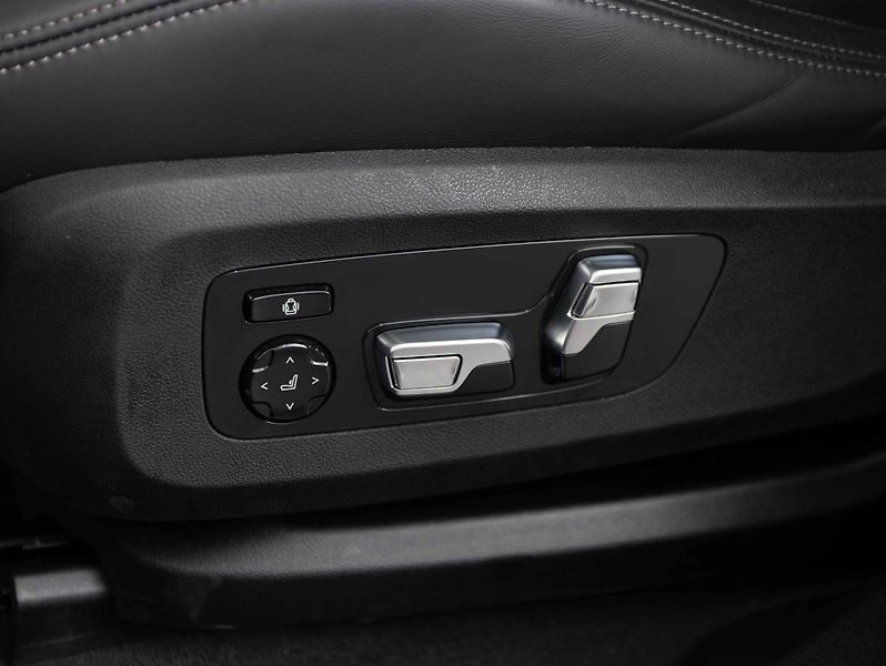 BMW X6 xDrive40i - fotka 20 z 24