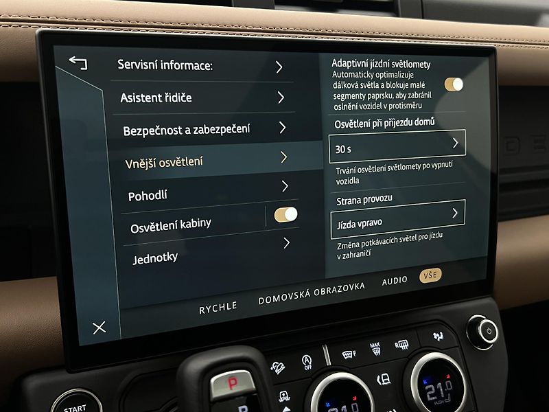 Land Rover Defender 110 D350 X-DYNAMIC REZERVACE - fotka 45 z 51