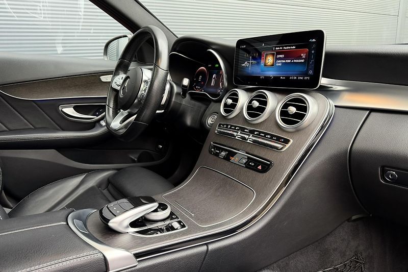 Mercedes-Benz Třídy C (2018) C 200 4Matic AMG Line - fotka 19 z 46