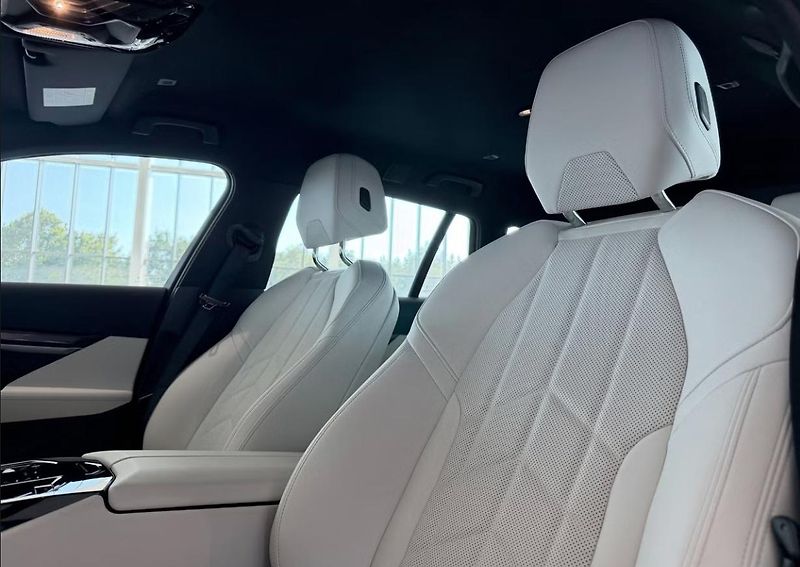 BMW i5 eDrive40 Touring M Kam Tažné - fotka 10 z 23