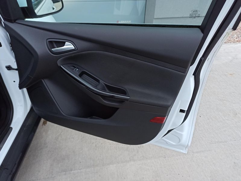 Ford Focus 1.5TDCi 88kW ČR,1.MAJ.TITANIUM - fotka 27 z 30