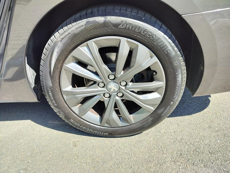 Peugeot 508 SW hybrid 225 e-EAT8 BUSINESS - fotka 30 z 32