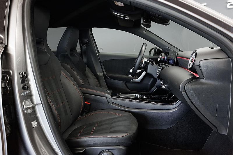 Mercedes-Benz Třídy A (2024) A 200d AMG Line - fotka 34 z 39