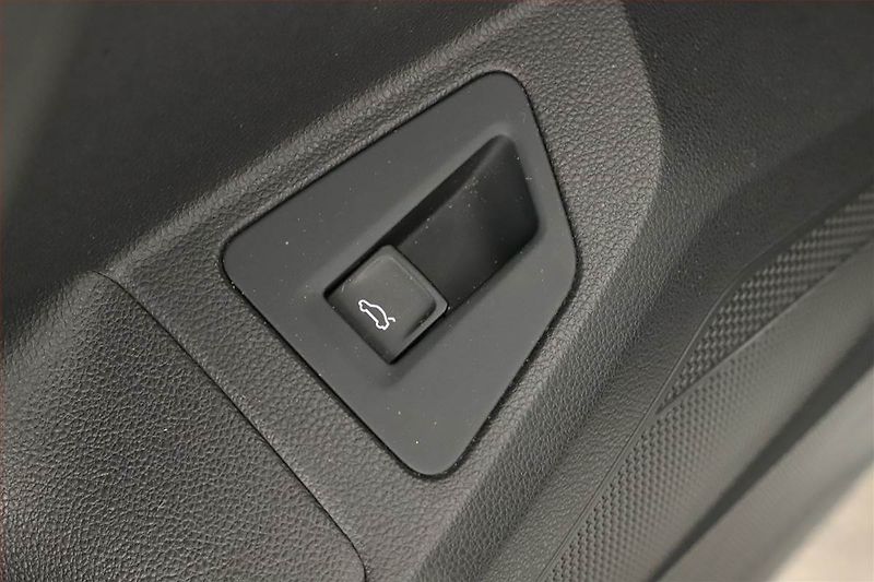 Volkswagen Touareg (2020) 3.0 TDI, 4x4, Vzduch, ACC - fotka 31 z 34