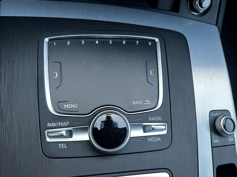 Audi Q5 2,0 TFSi 270kW-VIRTUAL-S Line - fotka 32 z 48