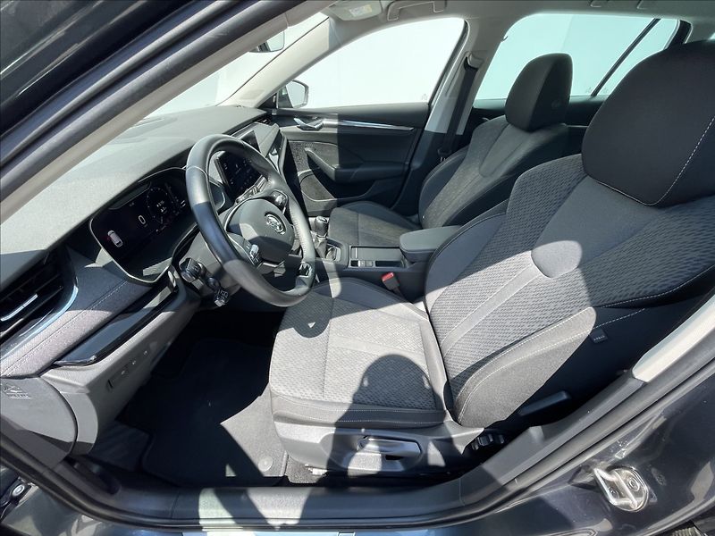Škoda Octavia 2,0 TDI Style+ TZ+Canton+NAV - fotka 4 z 23