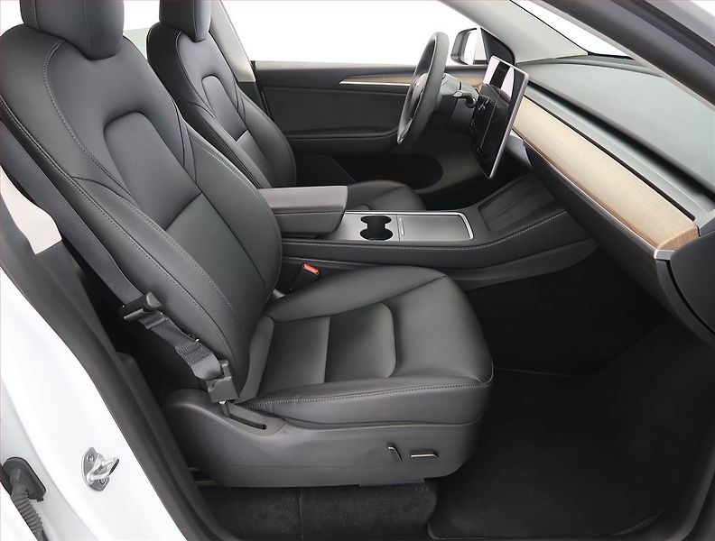 Tesla Model Y (2022) Long Range AWD 79kWh, SoH 93% - fotka 9 z 33