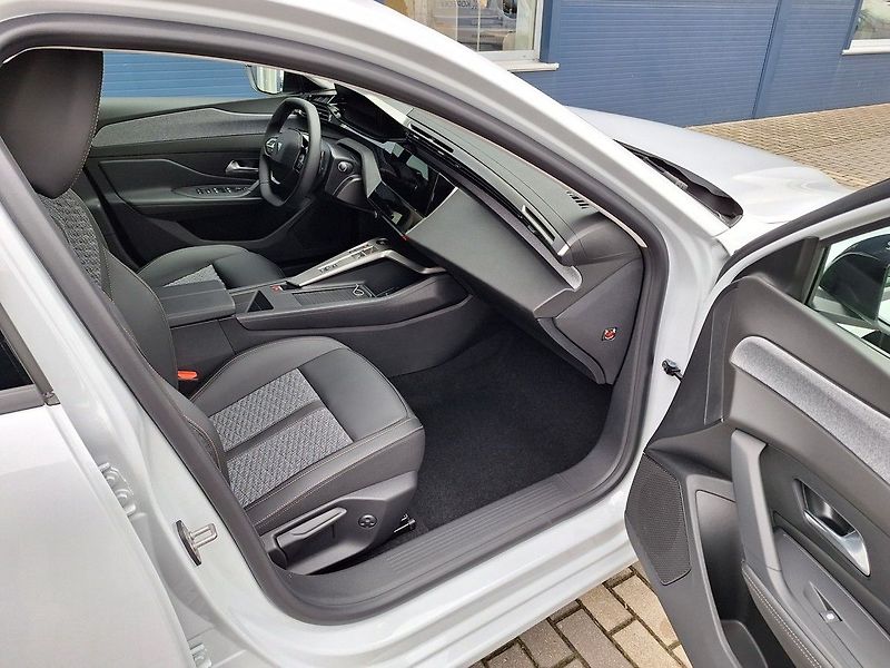 Peugeot 308 (2025) SW ALLURE Hybrid 145 e-DCS6 - fotka 19 z 19