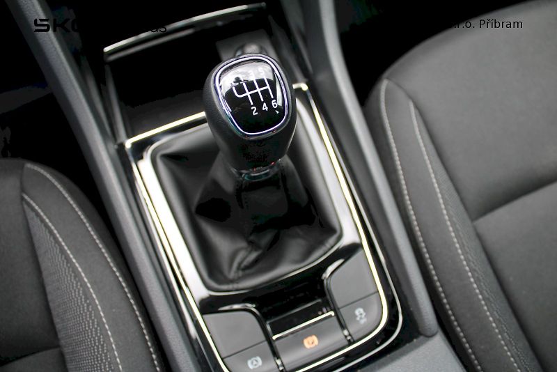 Škoda Karoq (2024) Ambition 1.5TSI / 110kW 6°MP - fotka 18 z 24