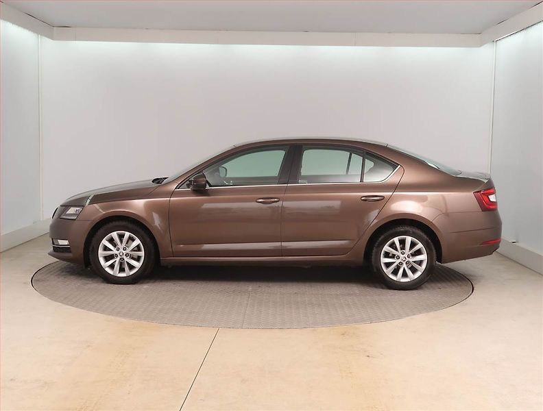 Škoda Octavia (2019) Ambition Plus 1.5 TSI - fotka 3 z 15