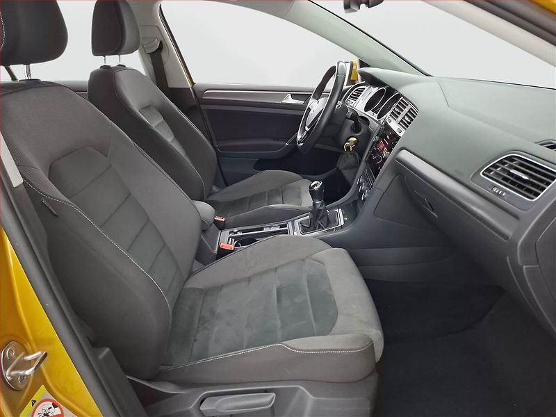 Volkswagen Golf (2018) 1.0 TSI, Tempomat - fotka 9 z 19