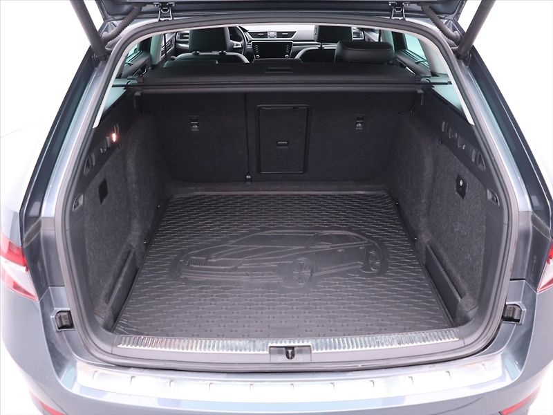 Škoda Superb 2,0 TDI DSG L&K CZ DPH - fotka 10 z 40