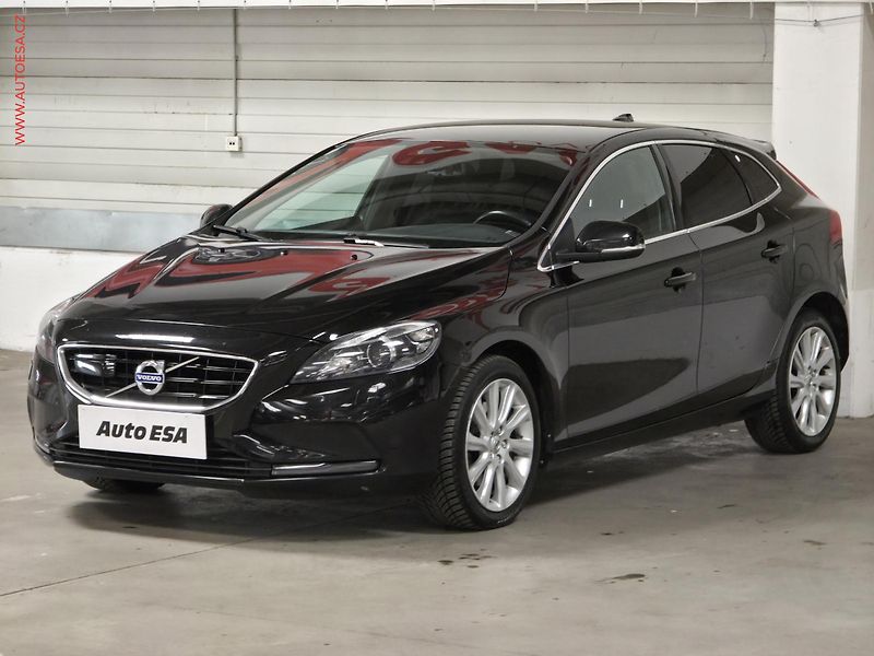 Volvo V40 (2015) 2.0d, Xenon, AC - fotka 2 z 16